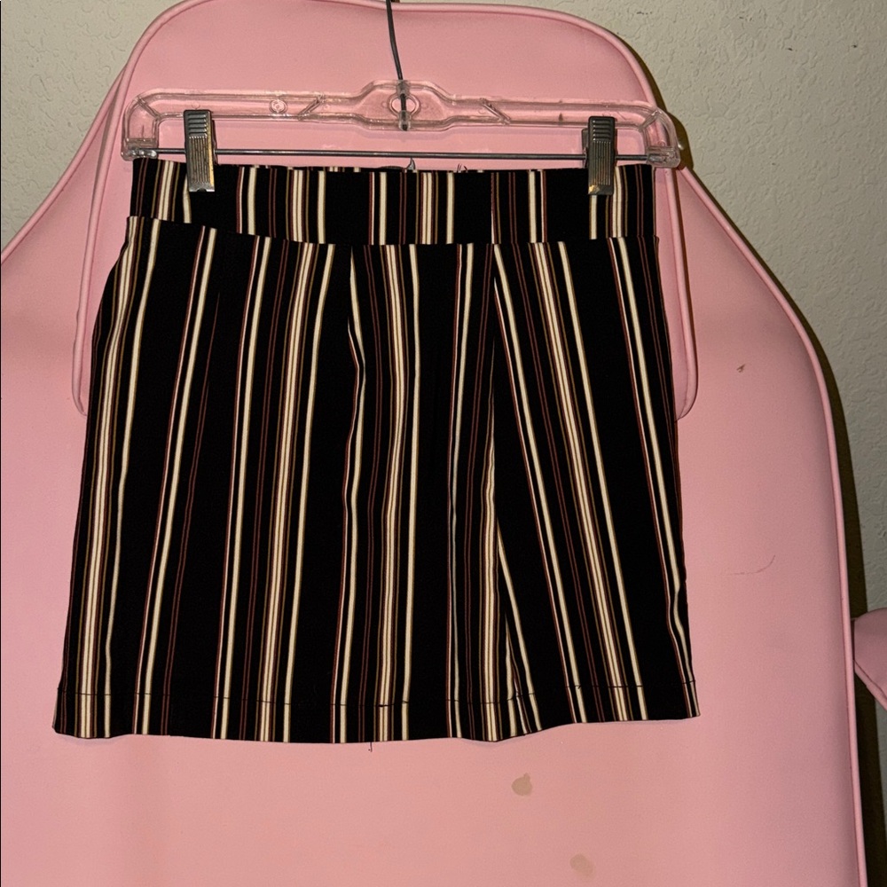 Bundle Striped Black and White mini Skirt with Belt and yellow mini skirt - Picture 4 of 7